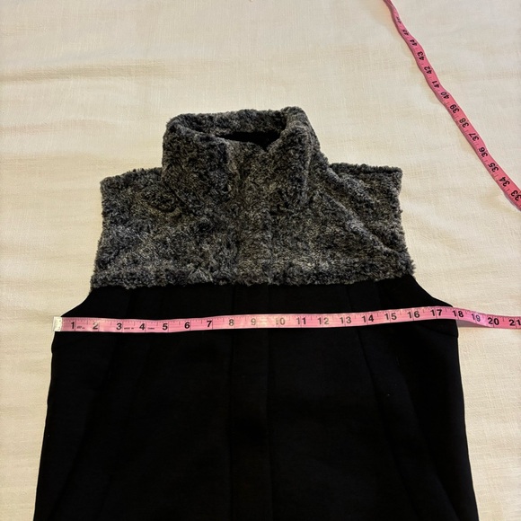 The North Face Women's Hybrination Thermal 3D Faux Fur Vest - Picture 6 of 9